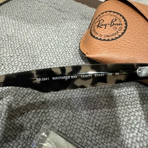 Ray-Ban Wayfarer Way- Sunglasses with Case - Picture 6 of 10